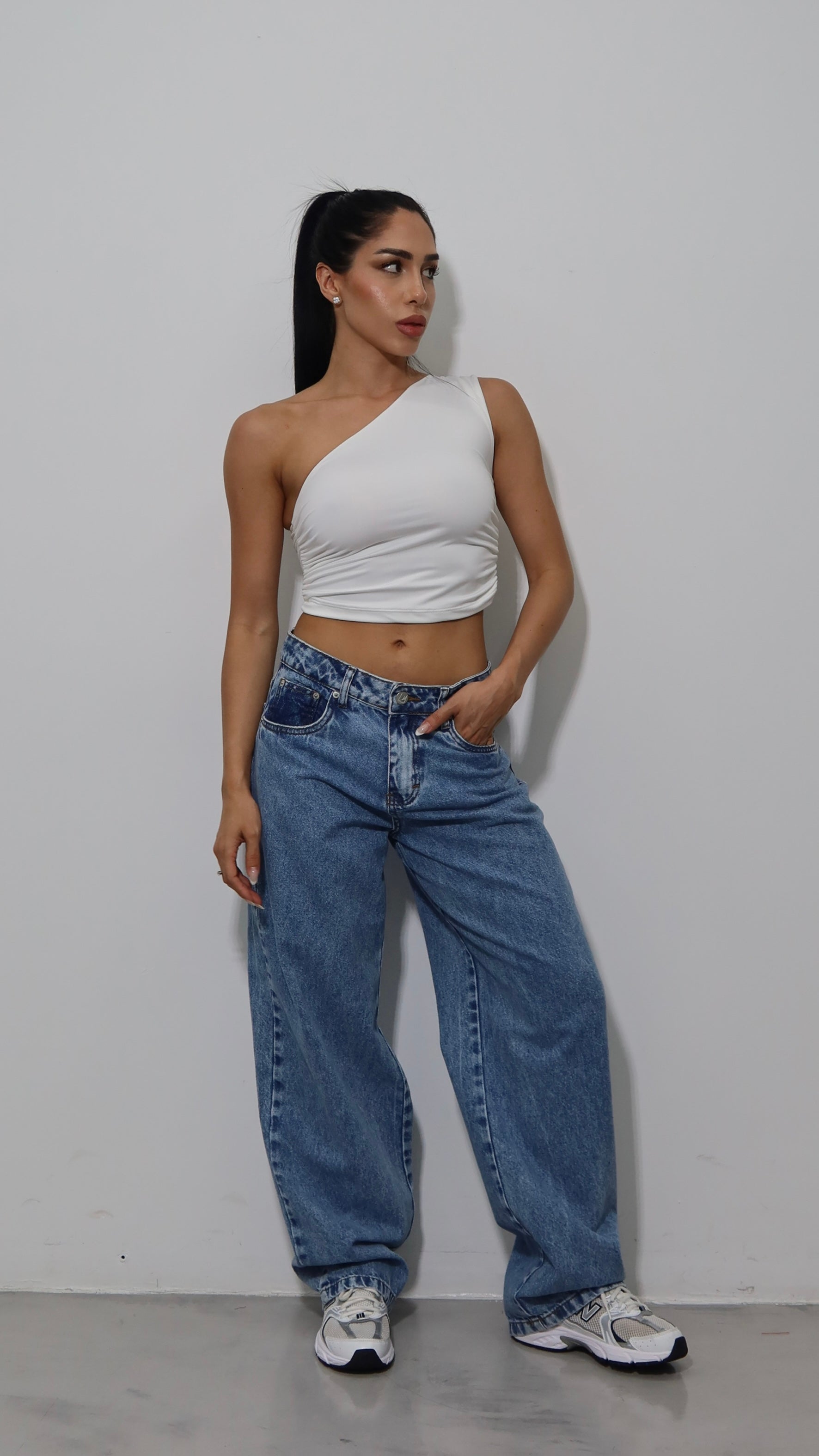 CROPPED ONE SHOULDER OFF WHITE