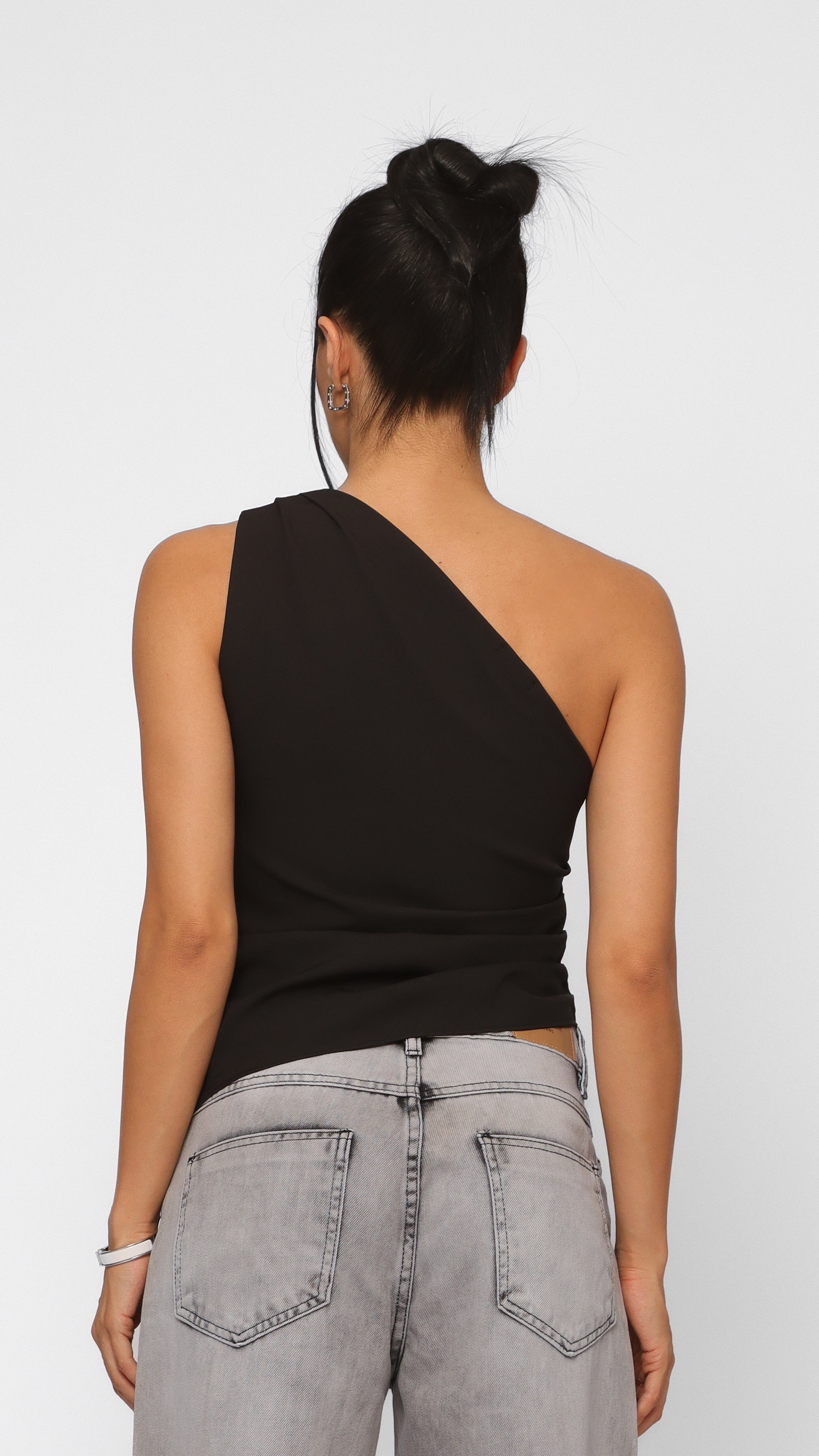 BLUSA ALFAIATARIA ONE SHOULDER PRETA