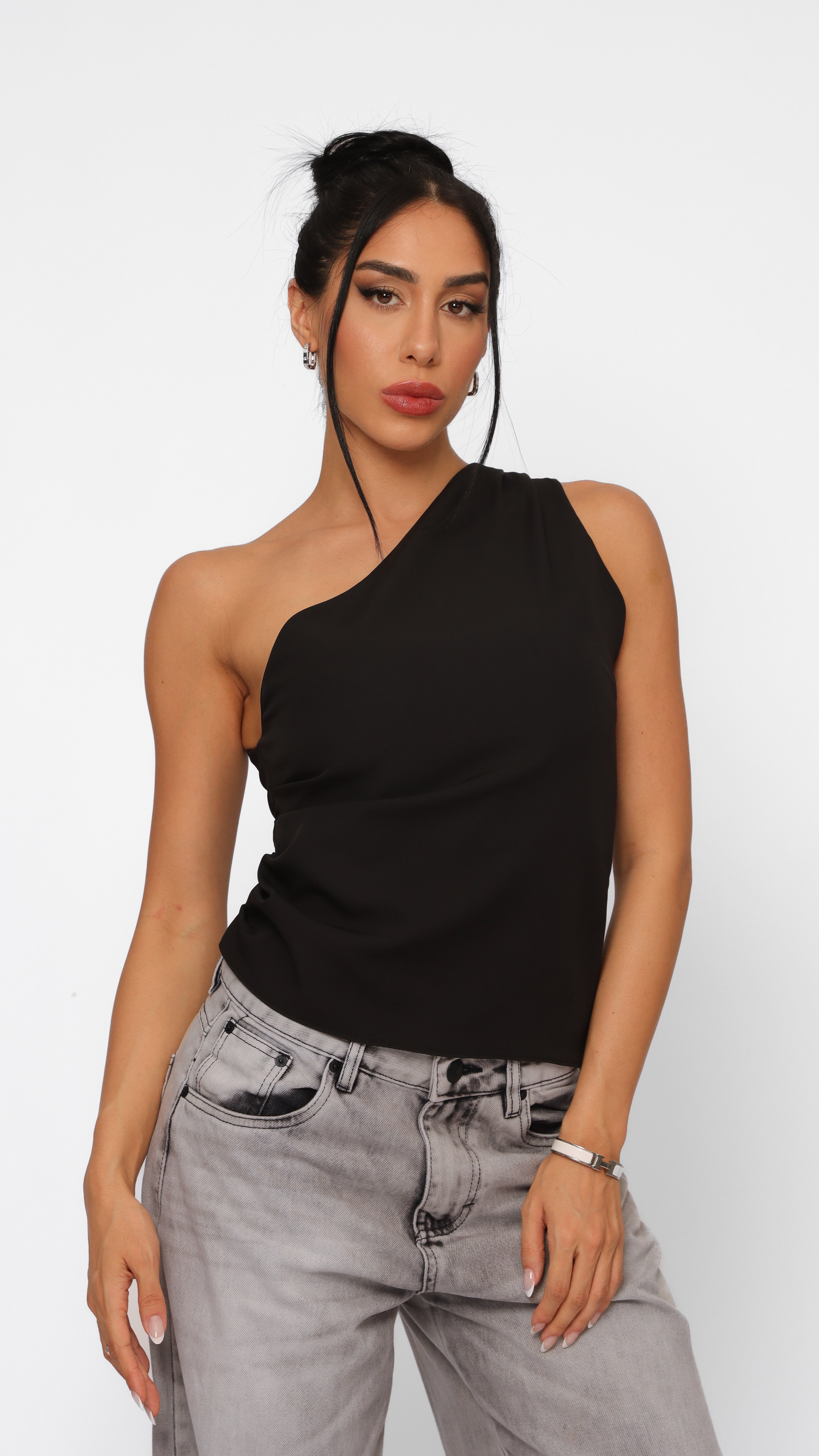 BLUSA ALFAIATARIA ONE SHOULDER PRETA