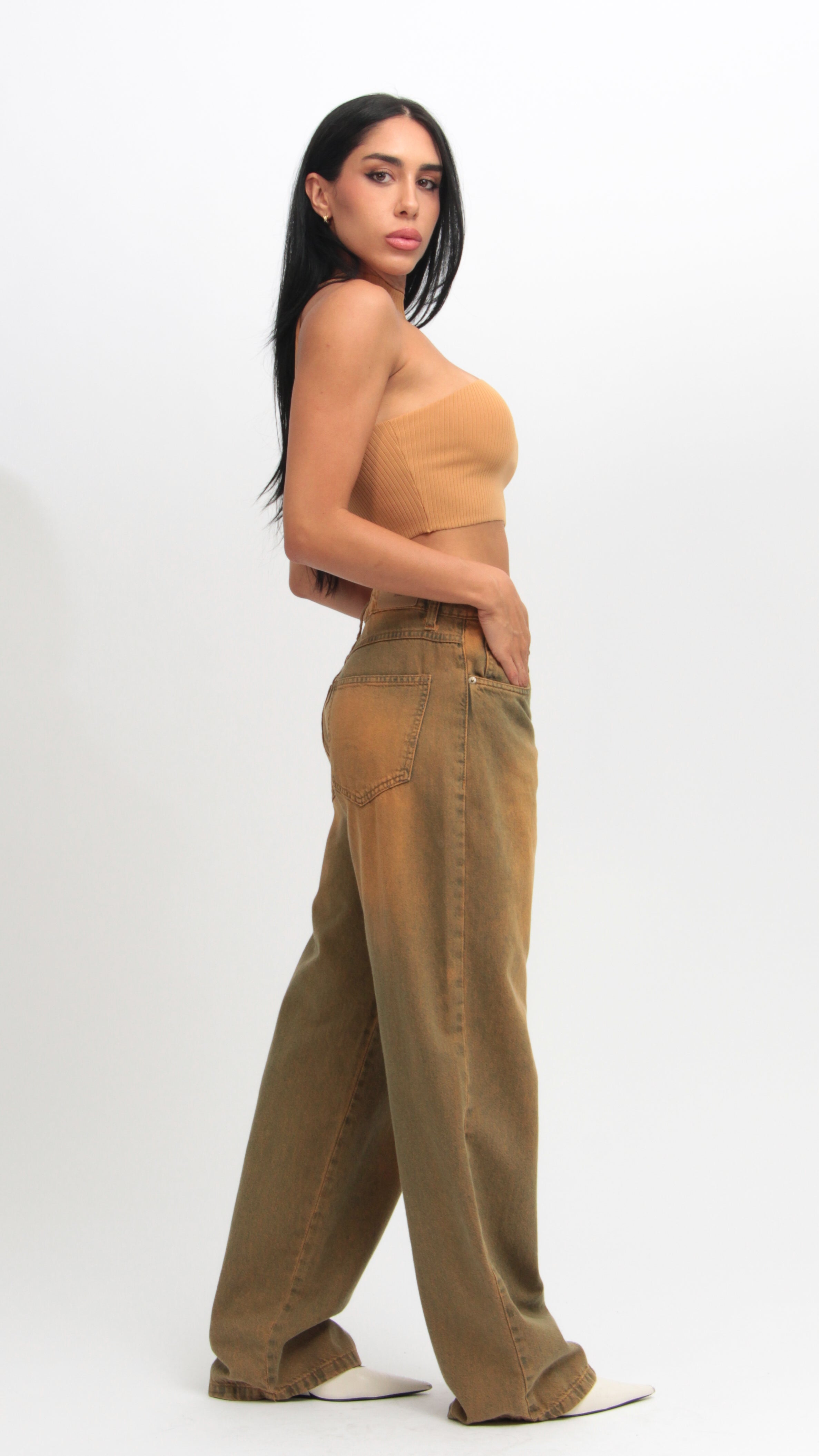 CROPPED SHOW OFF NUDE